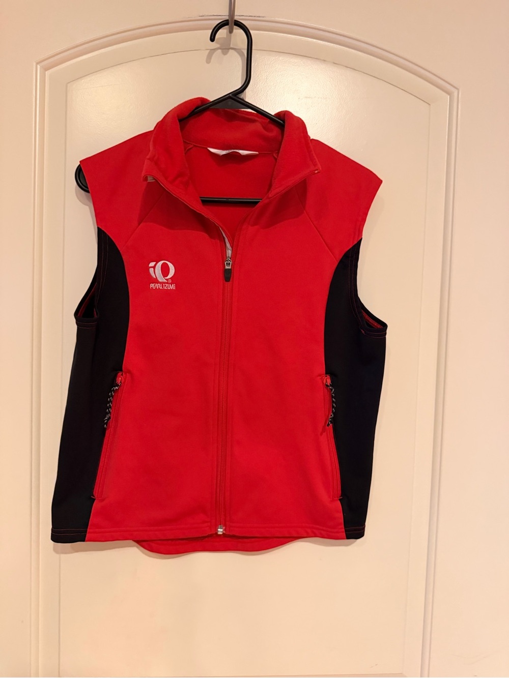 Pearl Izumi Women’s Red and Black Softshell Vest for Cycling size medium EUC